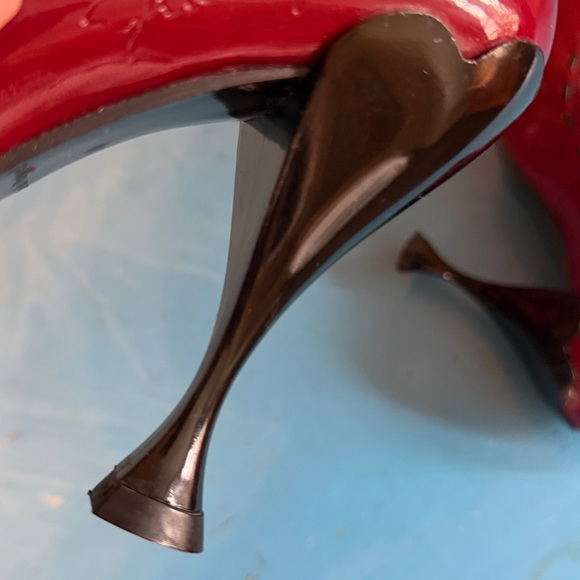 John Fluevog Audrey 07 wine with black stitching Burgundy Heels - Picture 12 of 15